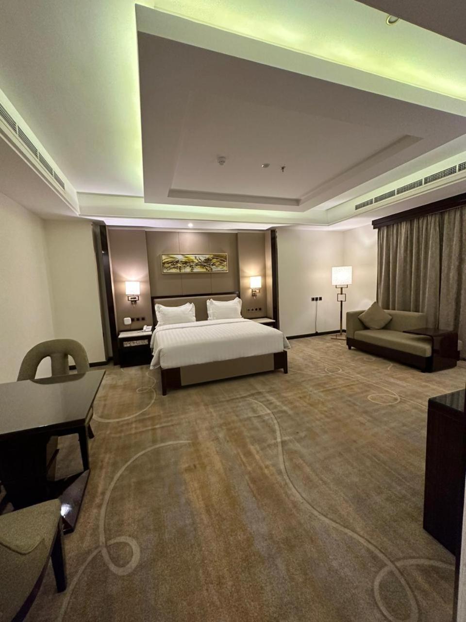 Al Ertiqaa Hotel 3*